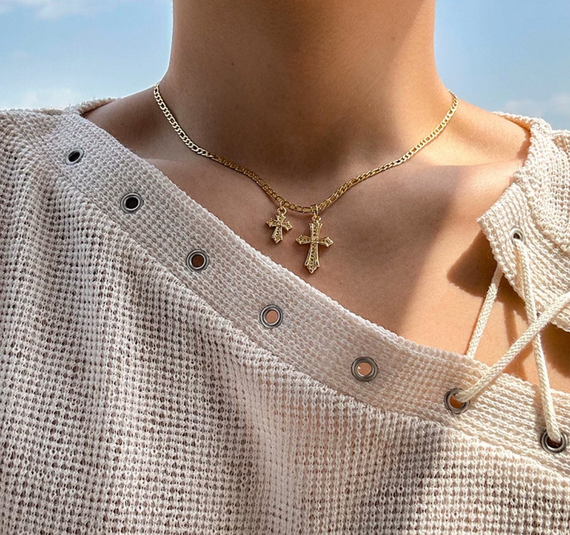 Gold necklace with pendant