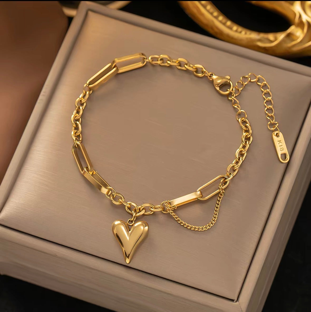 Amour Doré — Heart Charm Bracelet